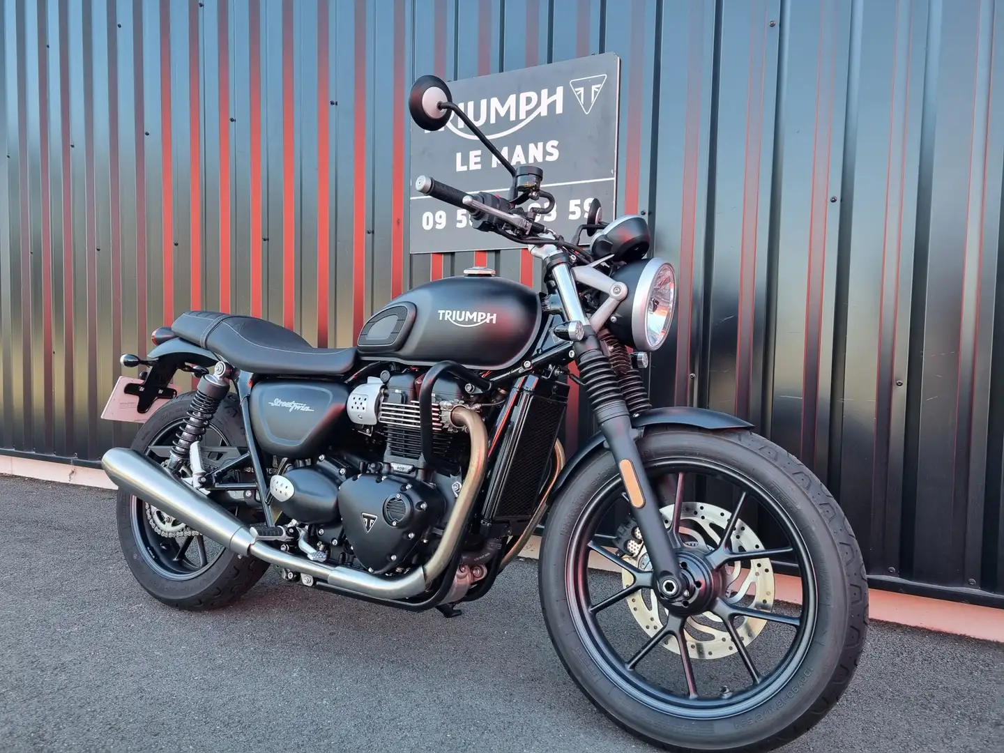Triumph Street Twin Schwarz - 2