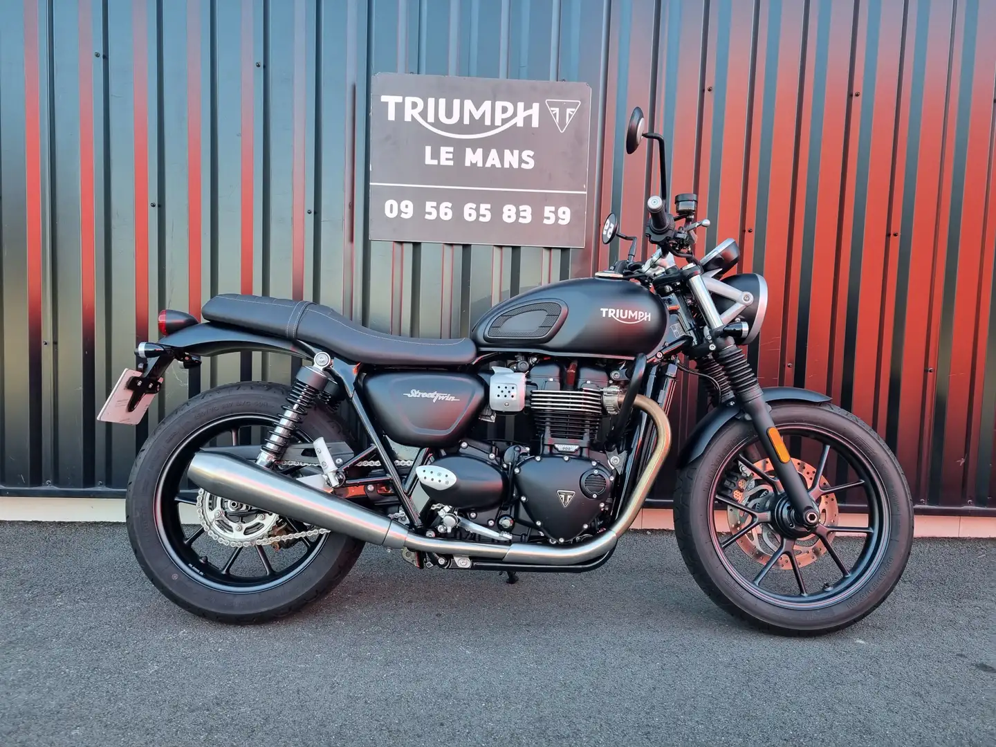 Triumph Street Twin Schwarz - 1