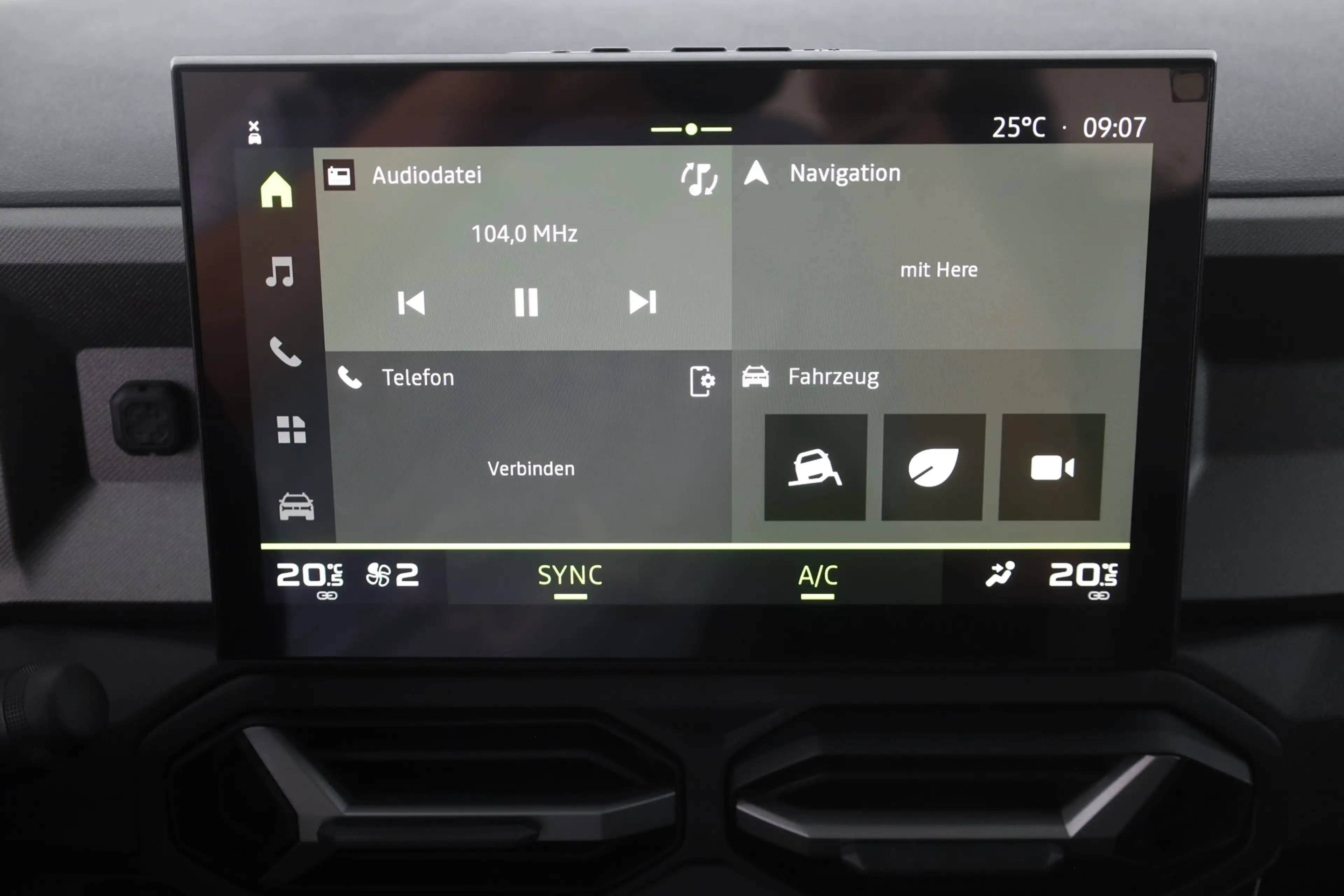 Dacia Bigster Journey 140 mHev LED Navi 360° — photo 11