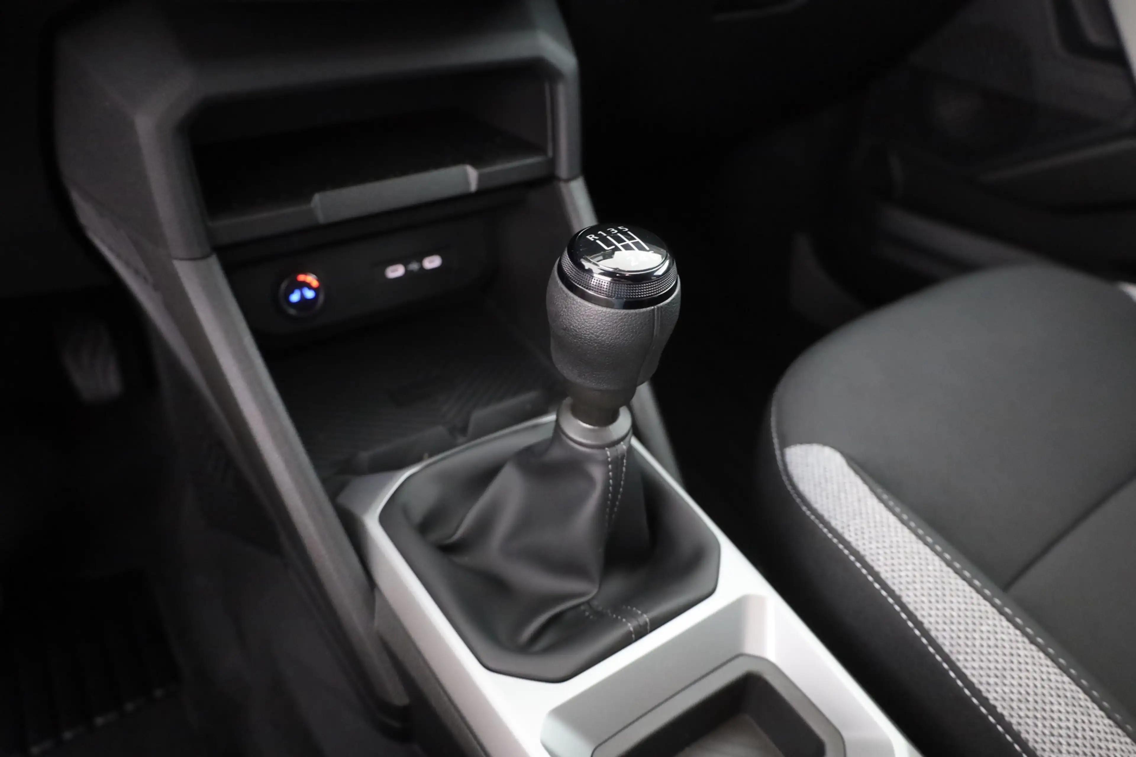 Dacia Bigster Journey 140 mHev LED Navi 360° — photo 14