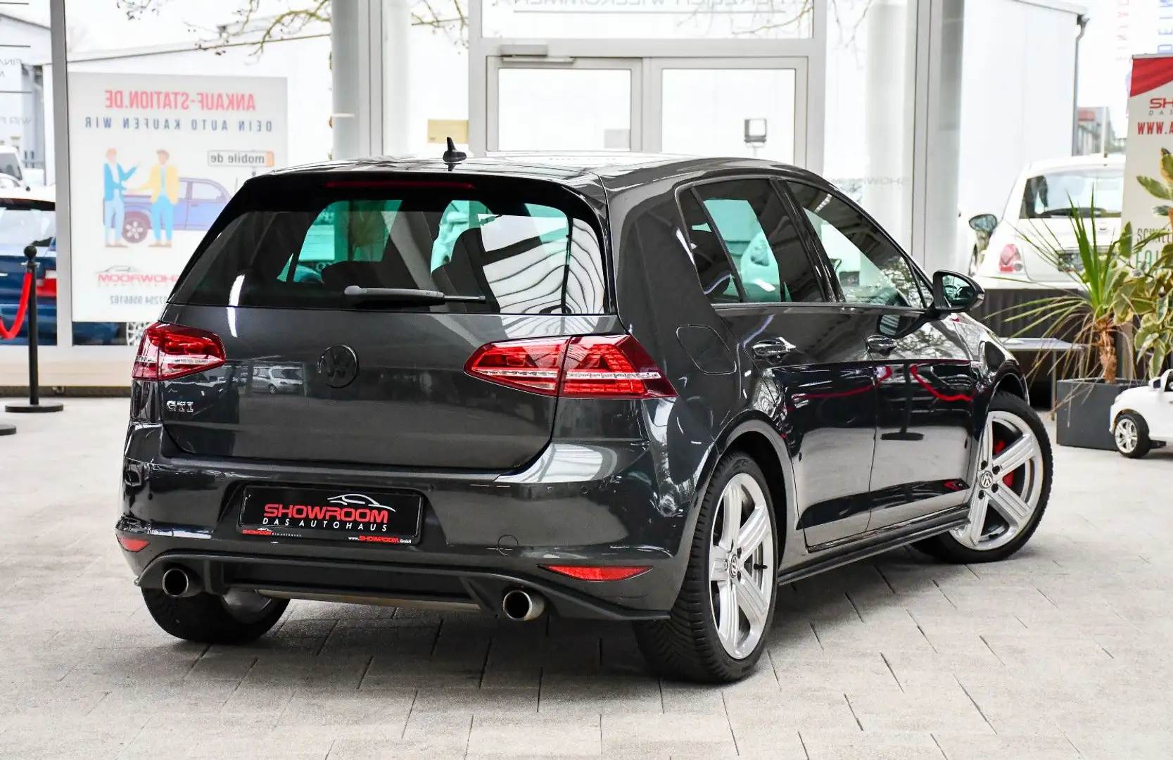 Volkswagen Golf VII Lim. GTI BMT Navi Bi-Xenon Shz Ahk 2.Hd Grau - 2