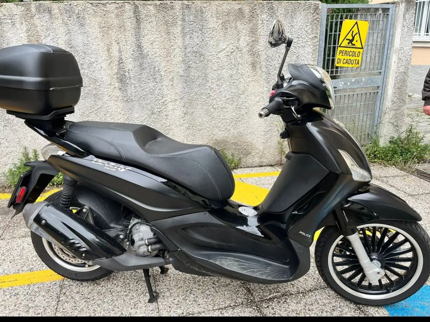 Piaggio Beverly 300 Police Negru - 1