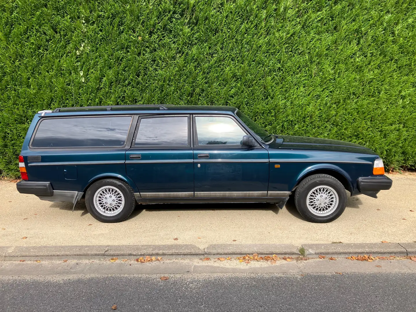 Volvo 240 Blue - 2