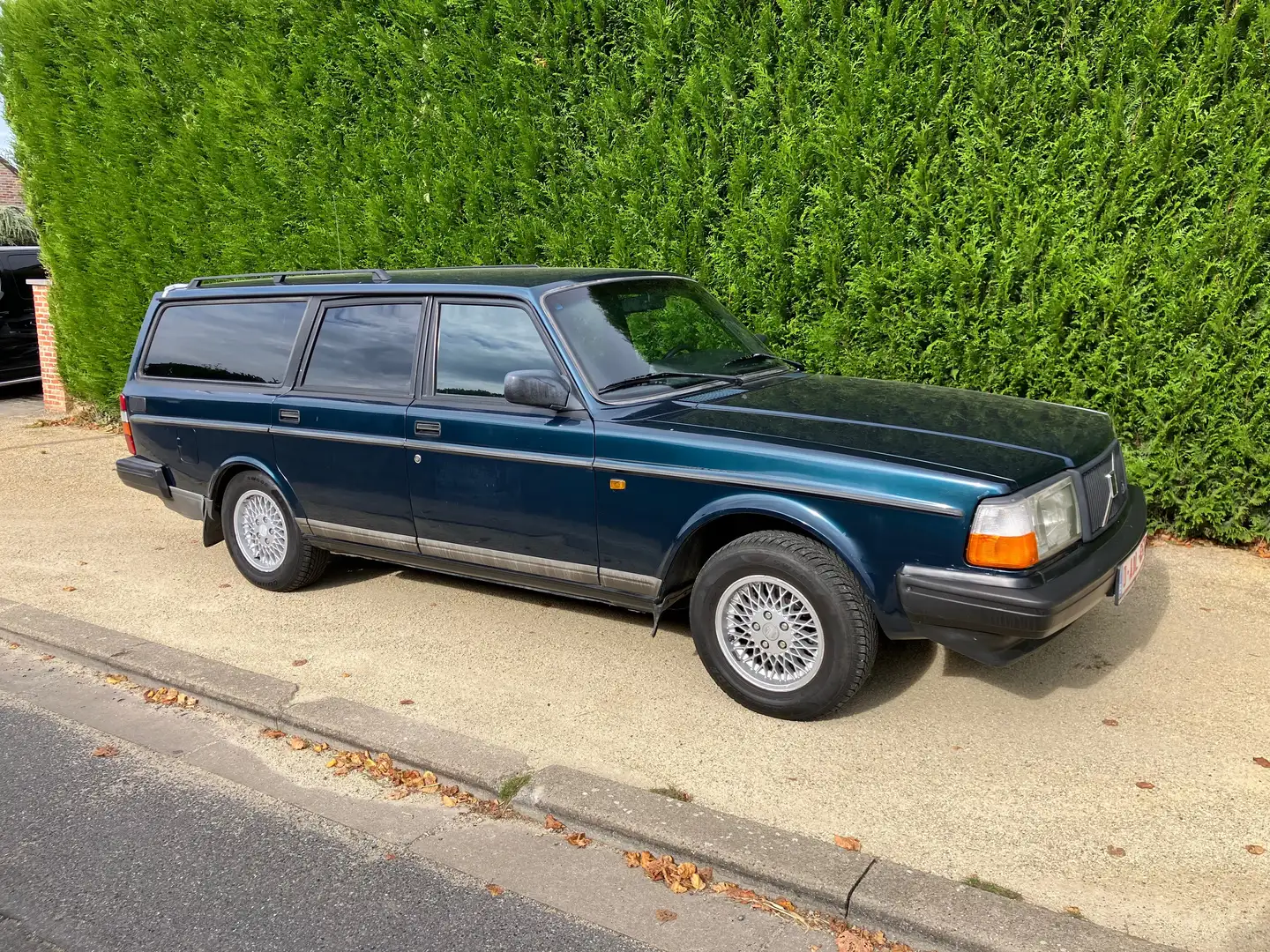 Volvo 240 Blue - 1