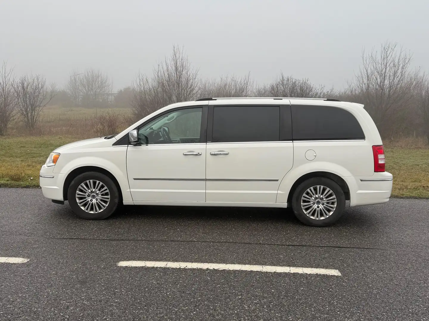 Chrysler Voyager Limited Weiß - 1