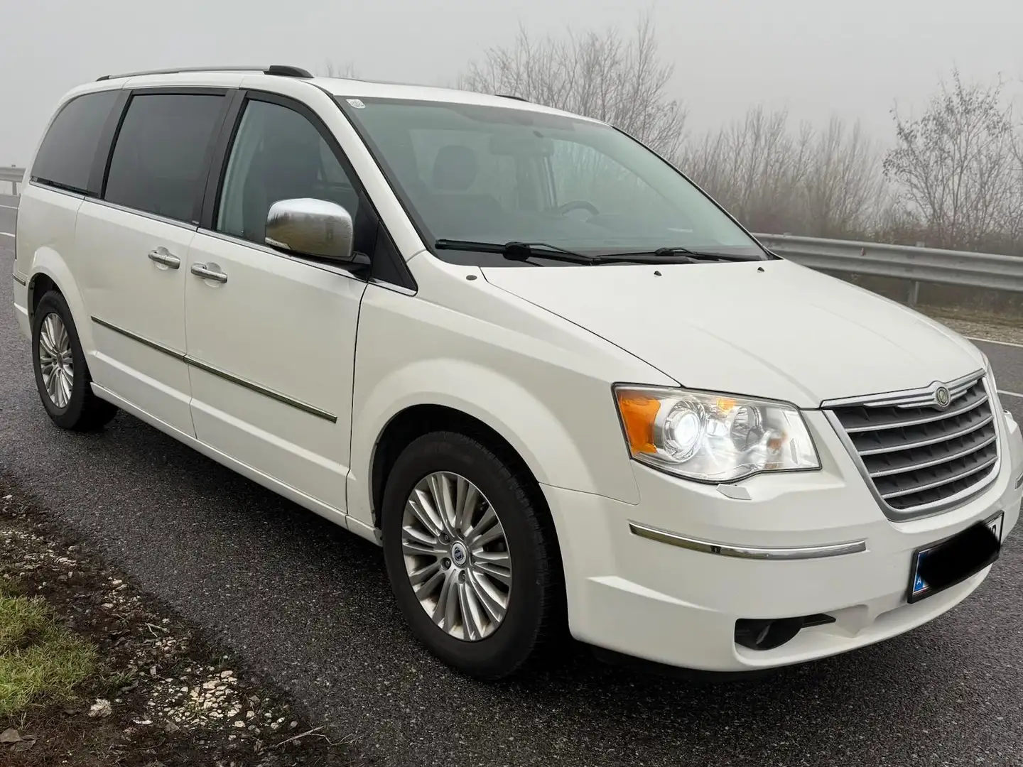 Chrysler Voyager Limited Weiß - 2