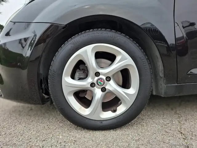 Alfa Romeo MiTo view 5