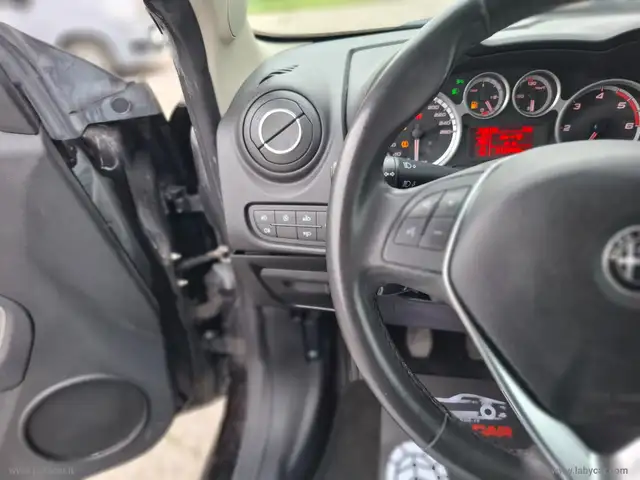 Alfa Romeo MiTo view 10