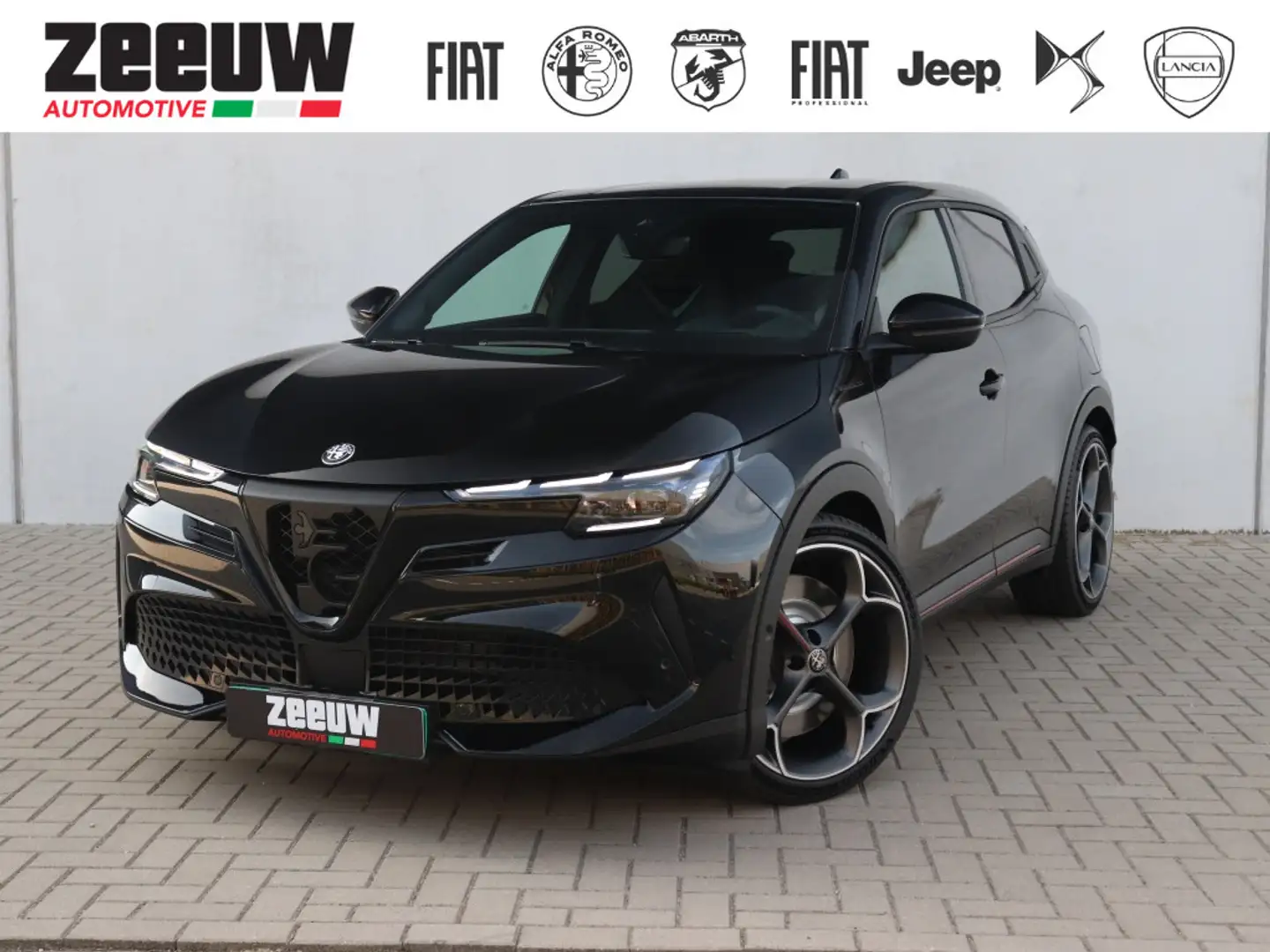 Alfa Romeo Junior Veloce 54 kWh 280 PK | Sport Pack | Techno Pack | Zwart - 1