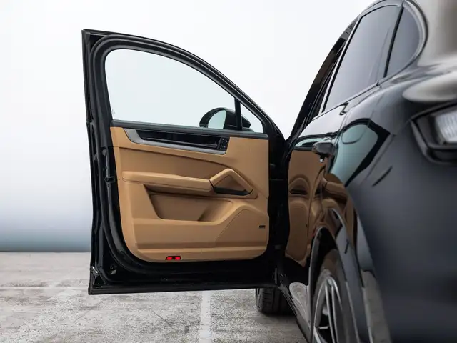 Porsche Cayenne view 13