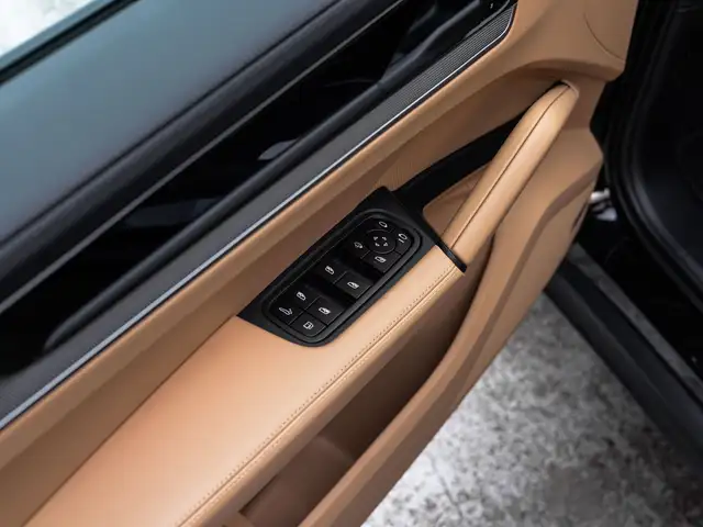 Porsche Cayenne view 15