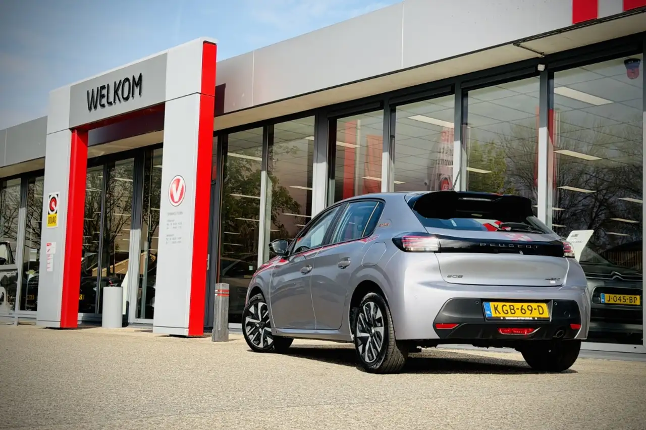 Peugeot 208 Hybrid e-DCS6 Style 9