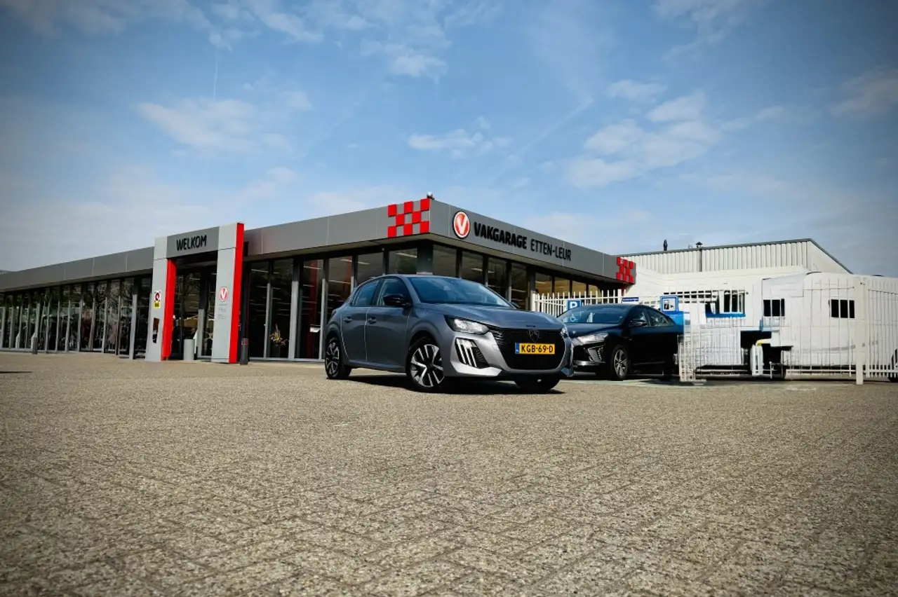 Peugeot 208 Hybrid e-DCS6 Style 2