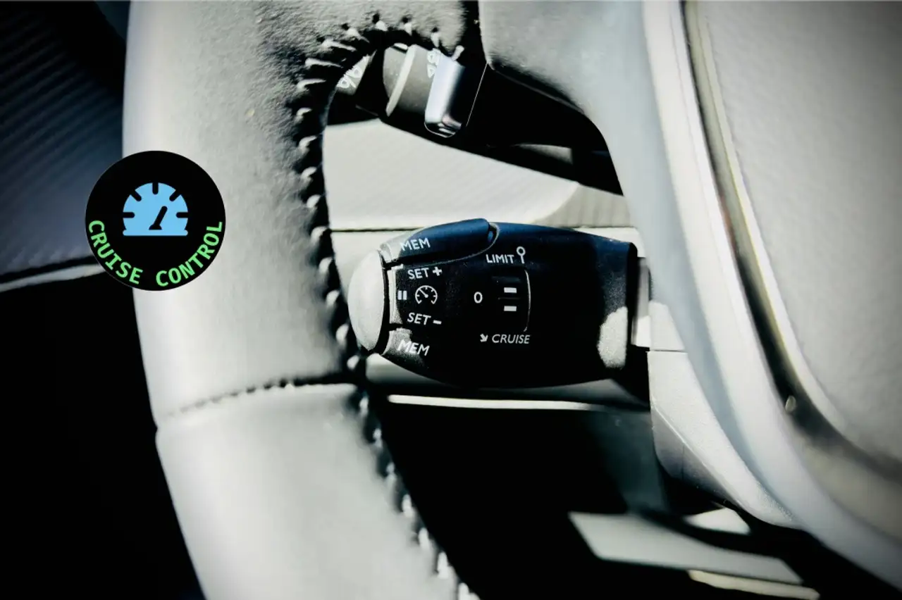 Peugeot 208 Hybrid e-DCS6 Style 19