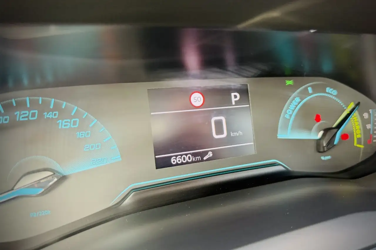 Peugeot 208 Hybrid e-DCS6 Style 24