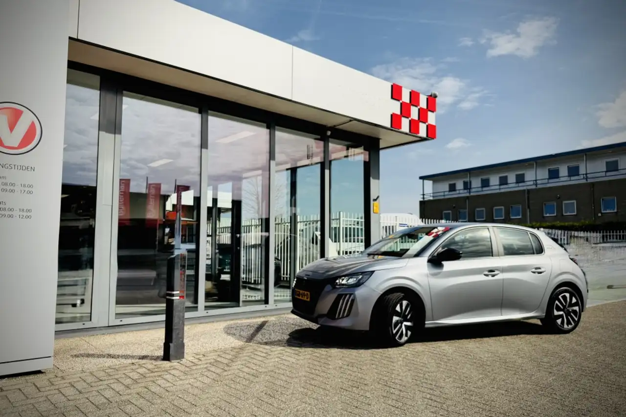 Peugeot 208 Hybrid e-DCS6 Style 7