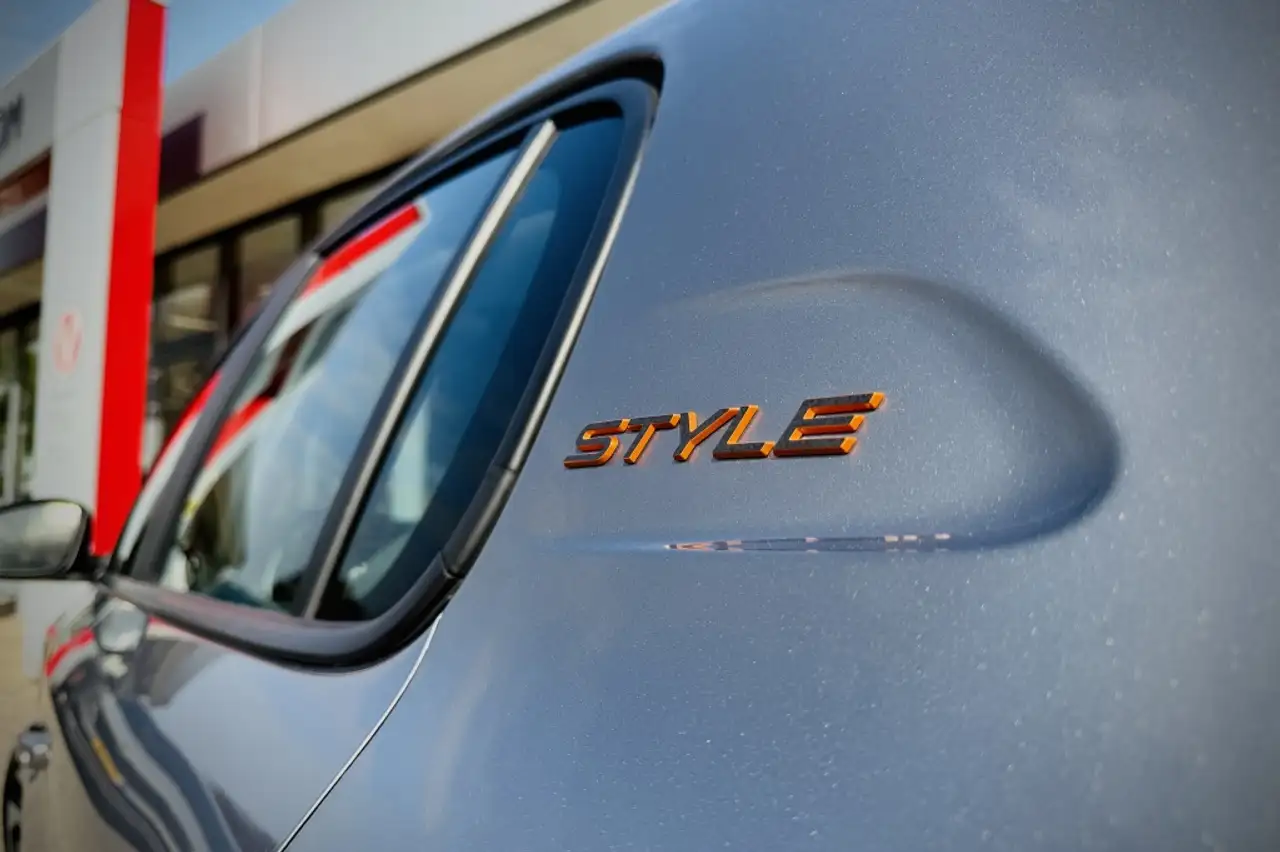 Peugeot 208 Hybrid e-DCS6 Style 11