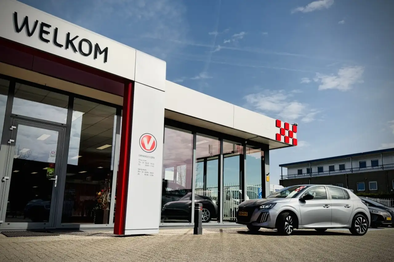 Peugeot 208 Hybrid e-DCS6 Style 5