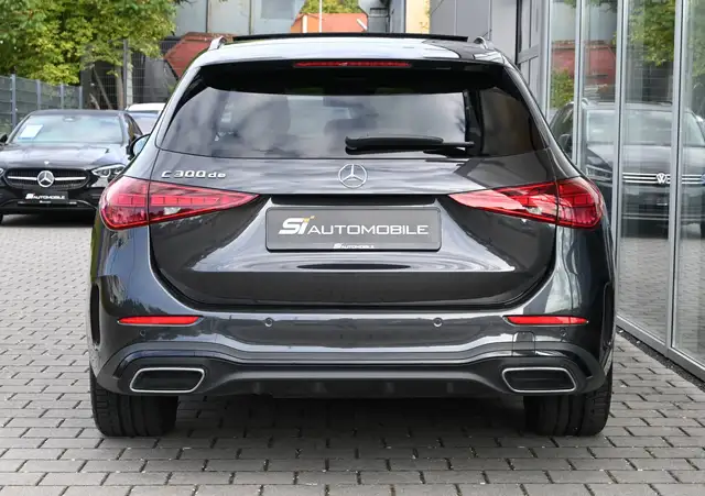 Mercedes-Benz C-Class view 4
