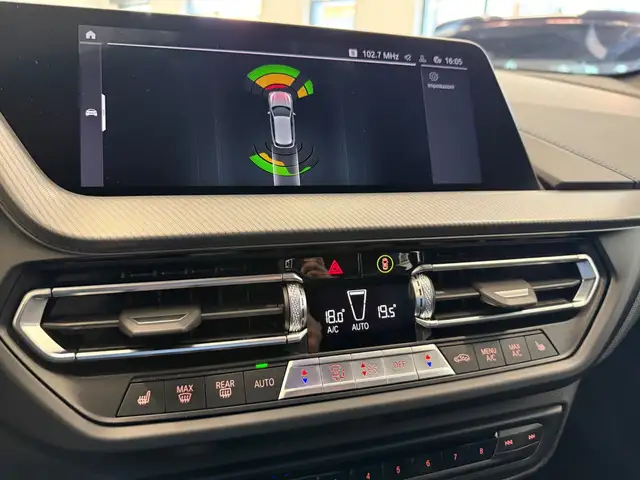 BMW 1 Series view 18