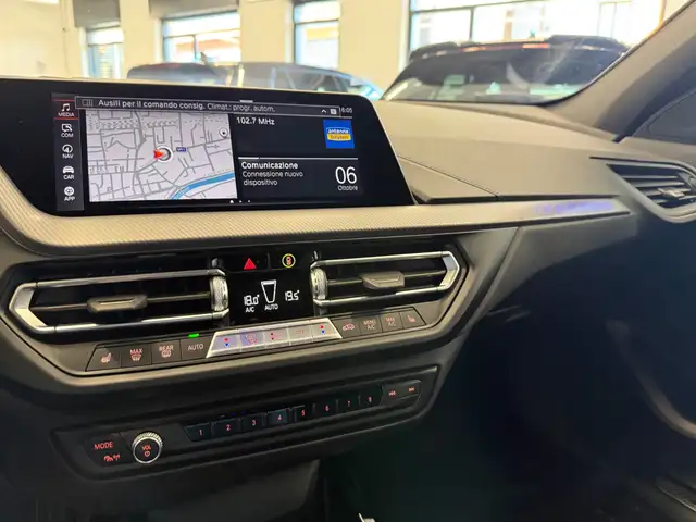 BMW 1 Series view 11