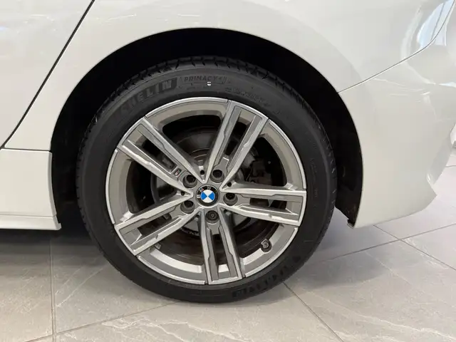 BMW 1 Series view 17
