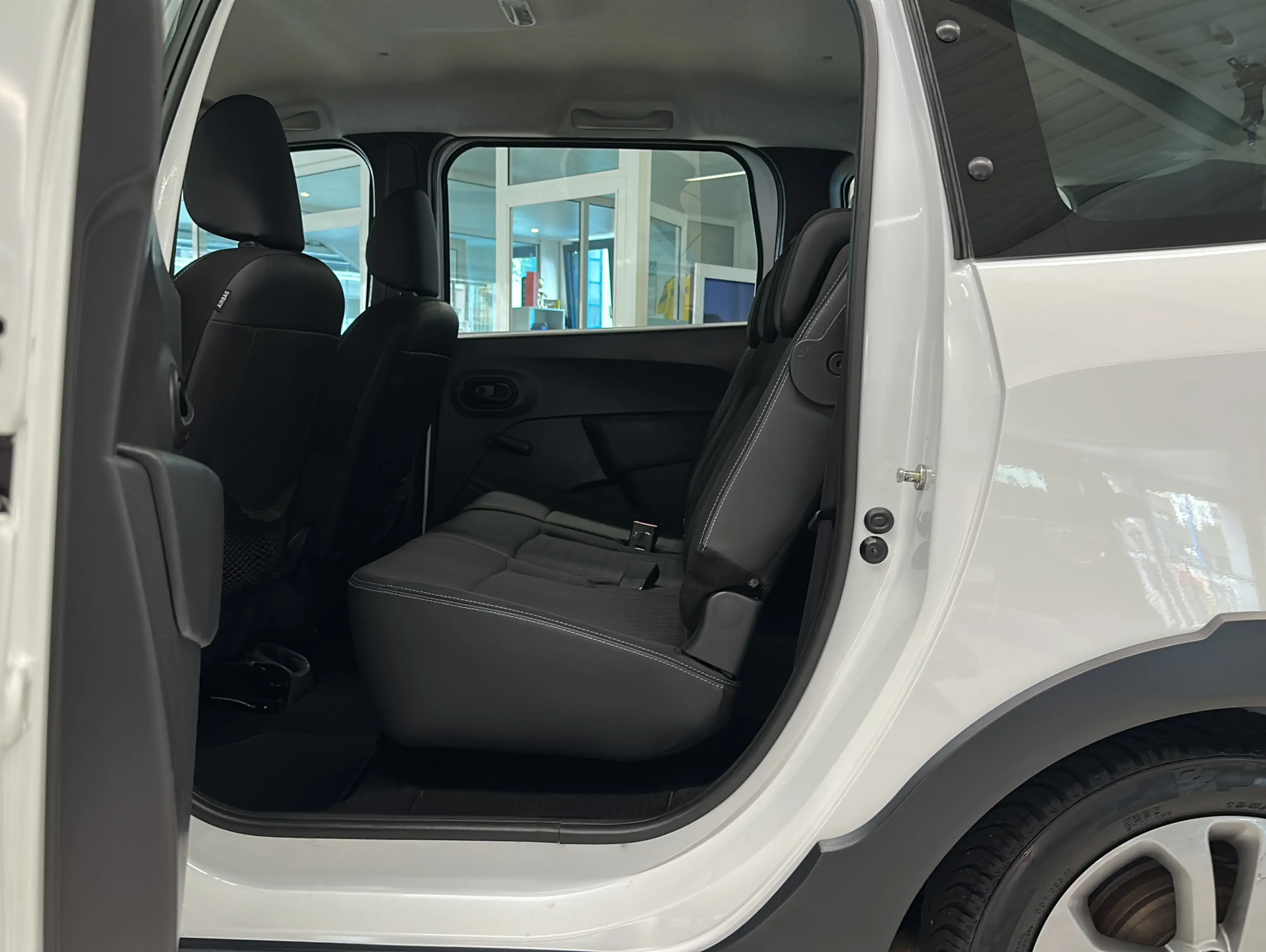 Dacia Lodgy 1.2 TCe Stepway|7 Sitze|Klima|Navi|ShZ|AHK — photo 13