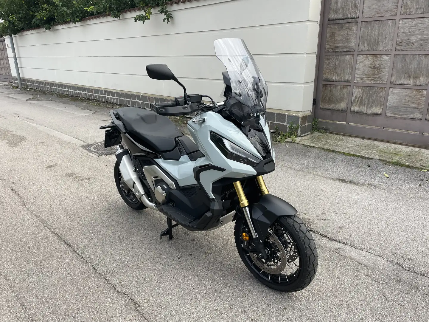Honda X-ADV 2024 Pari a Nuovo Gris - 1