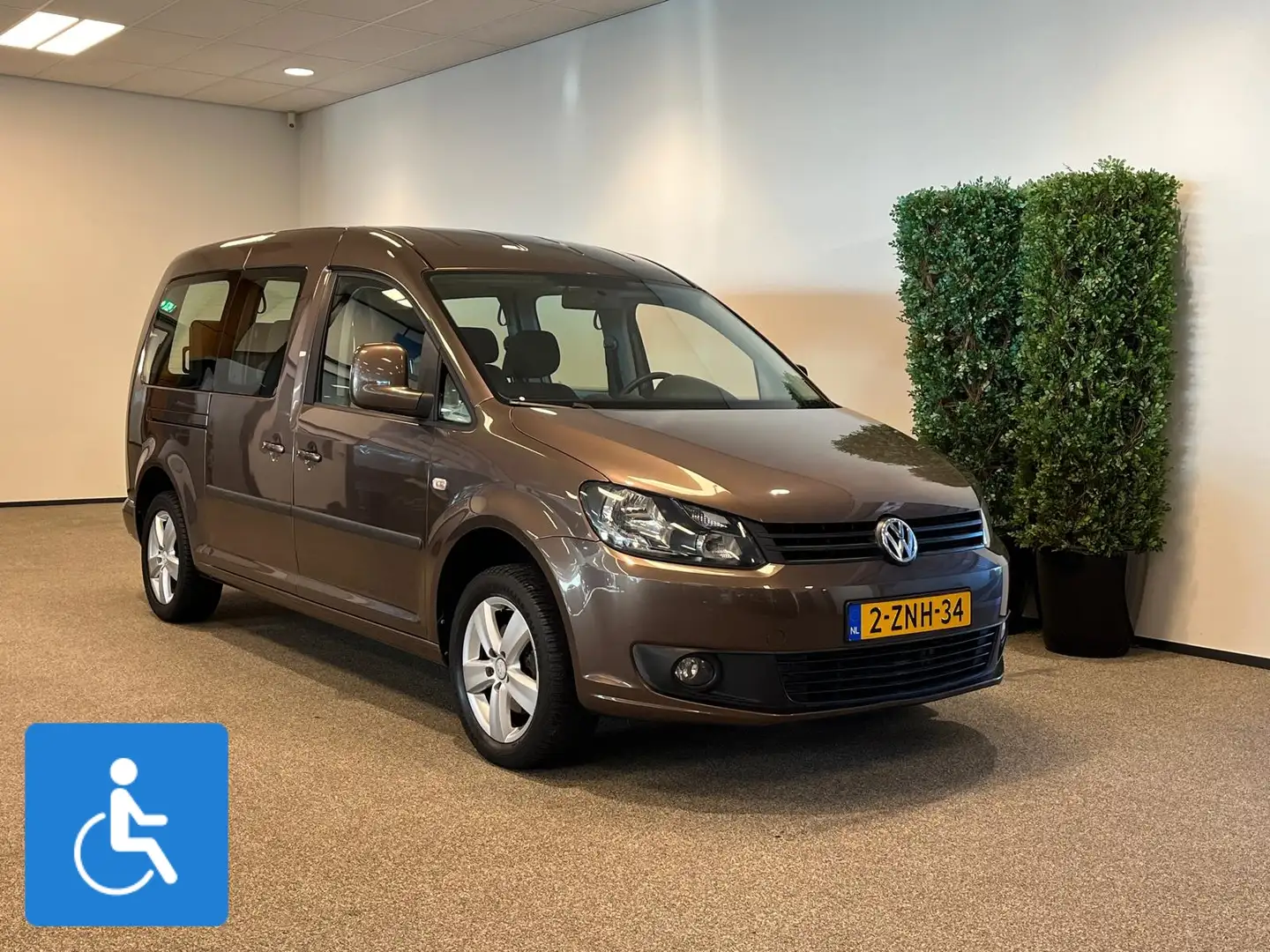 Volkswagen Caddy Maxi Rolstoelauto 85x150 Bruin - 1