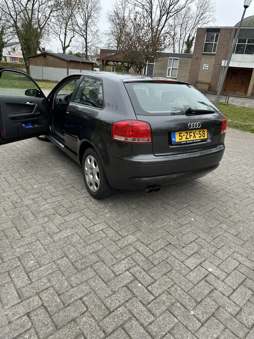 Audi A3 1.8 TFSI Attraction Grijs - 2