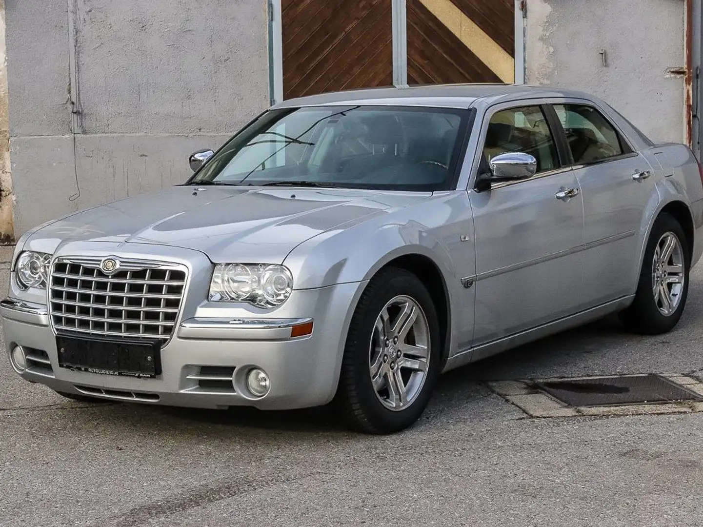 Chrysler 300C 300 C 2,7 V6 Aut. mit nur 29.000 km - neuwertig Argento - 1