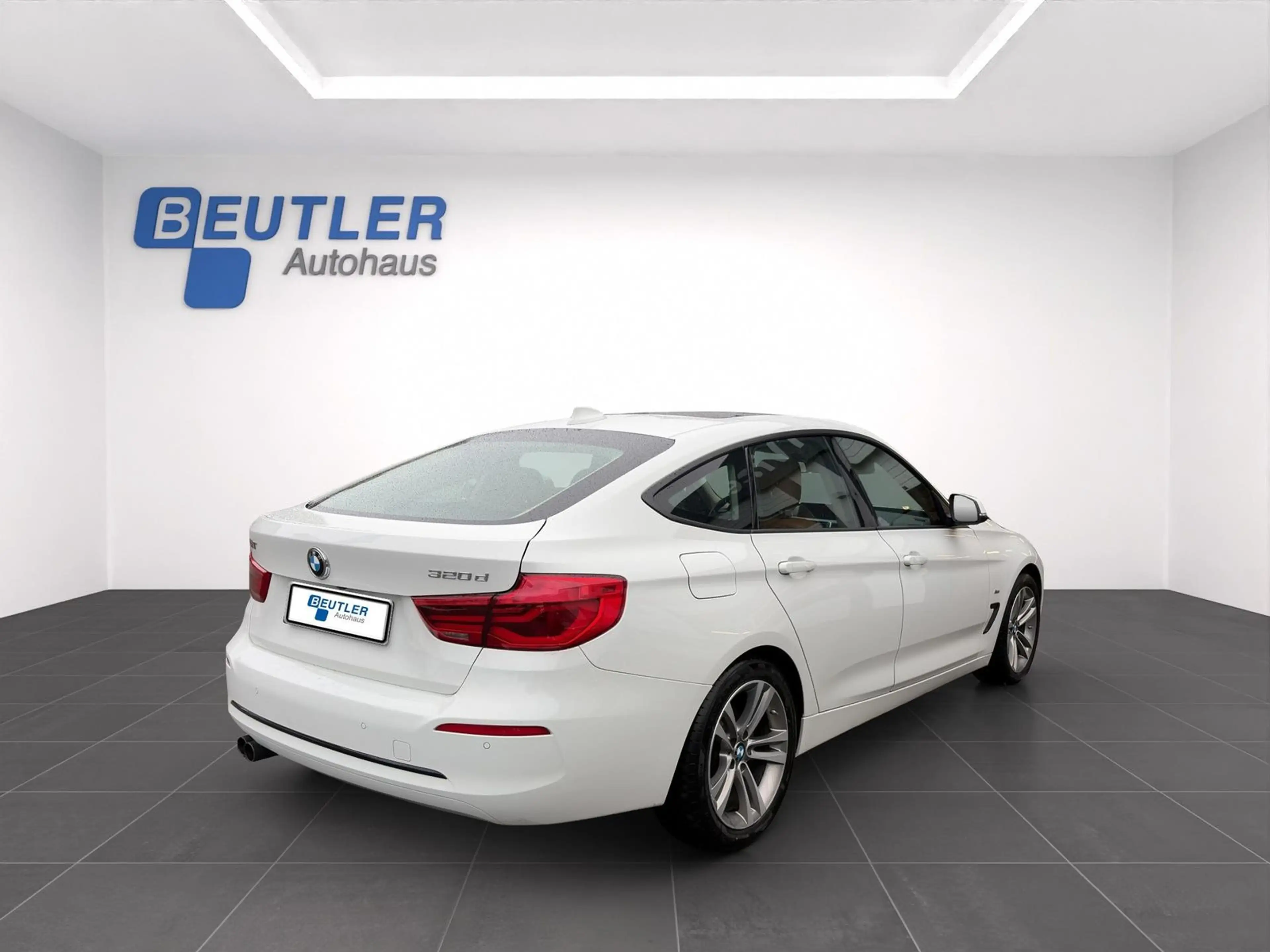 BMW 320 320d Sport L Pano Head-Up NaviProf Keyless — photo 6