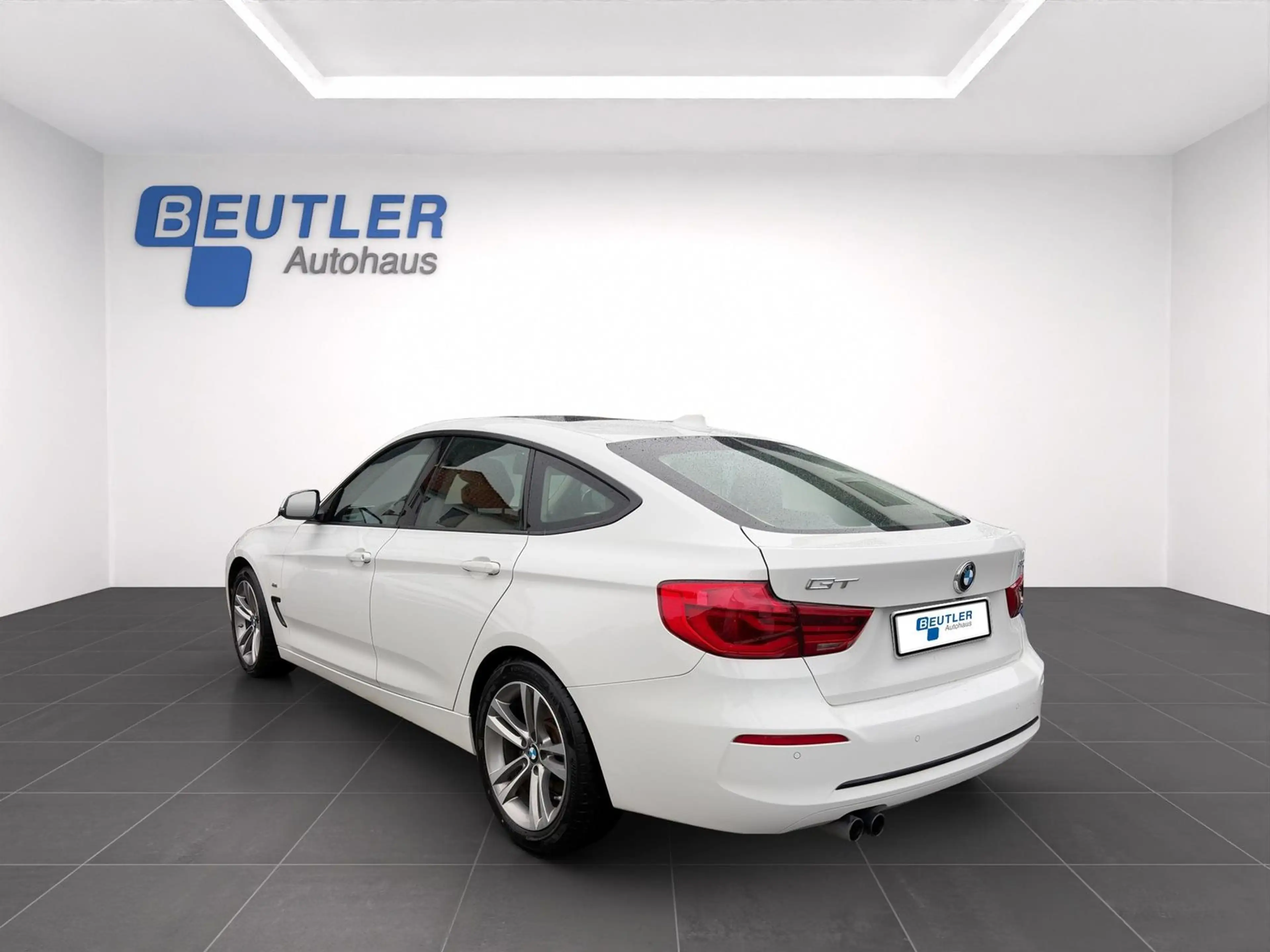 BMW 320 320d Sport L Pano Head-Up NaviProf Keyless — photo 3