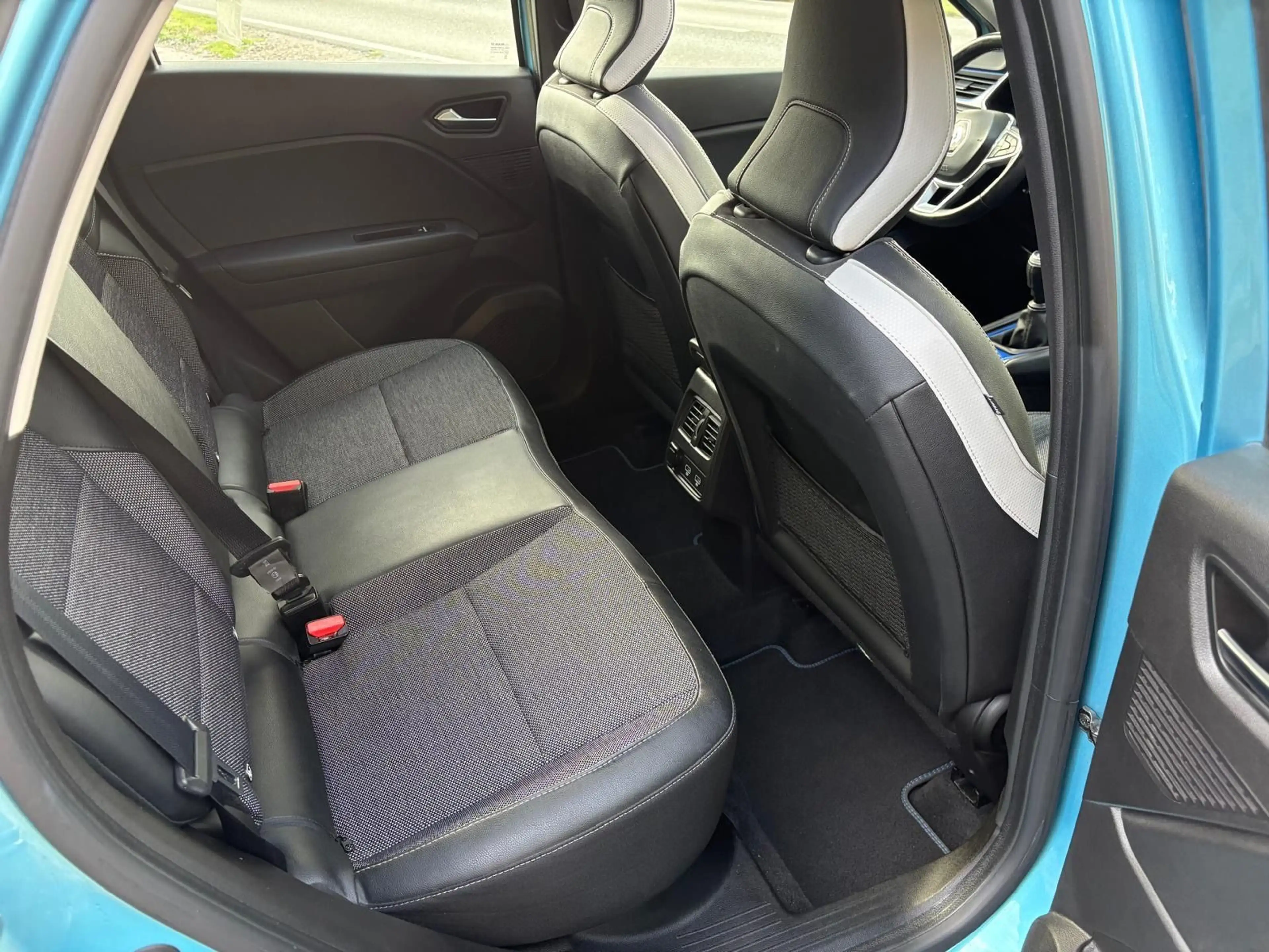 Renault Captur II Intens — photo 14