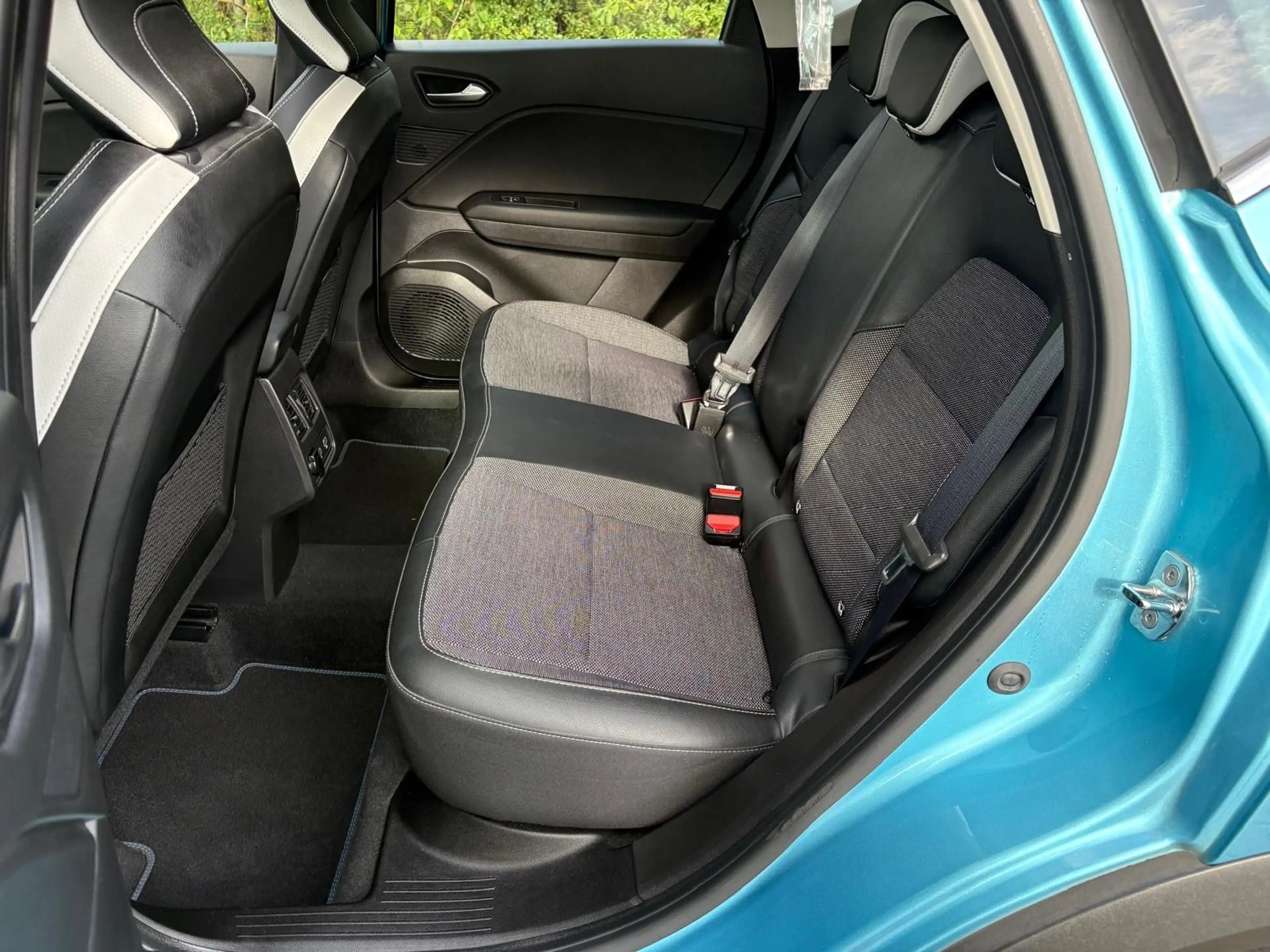 Renault Captur II Intens — photo 13