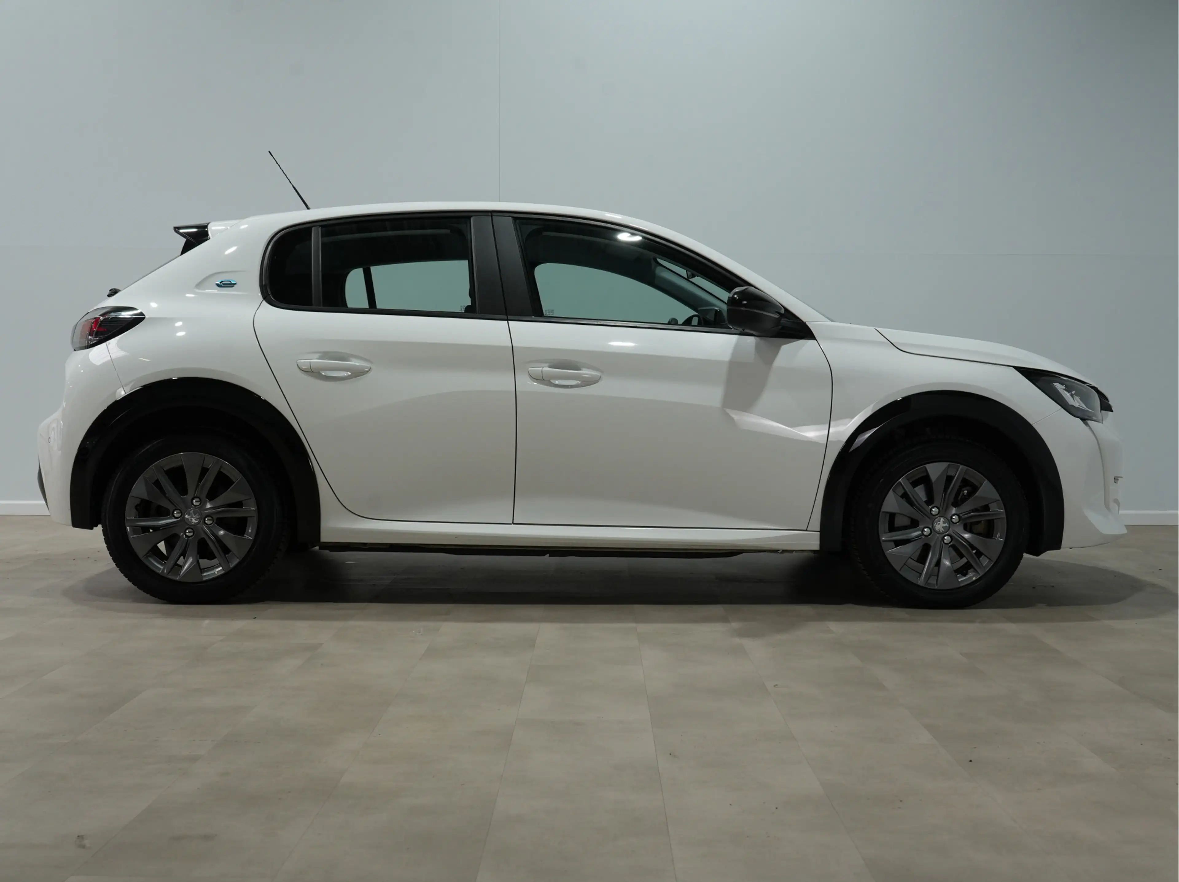Peugeot e-208 EV Active Pack 50 kWh WM — photo 10