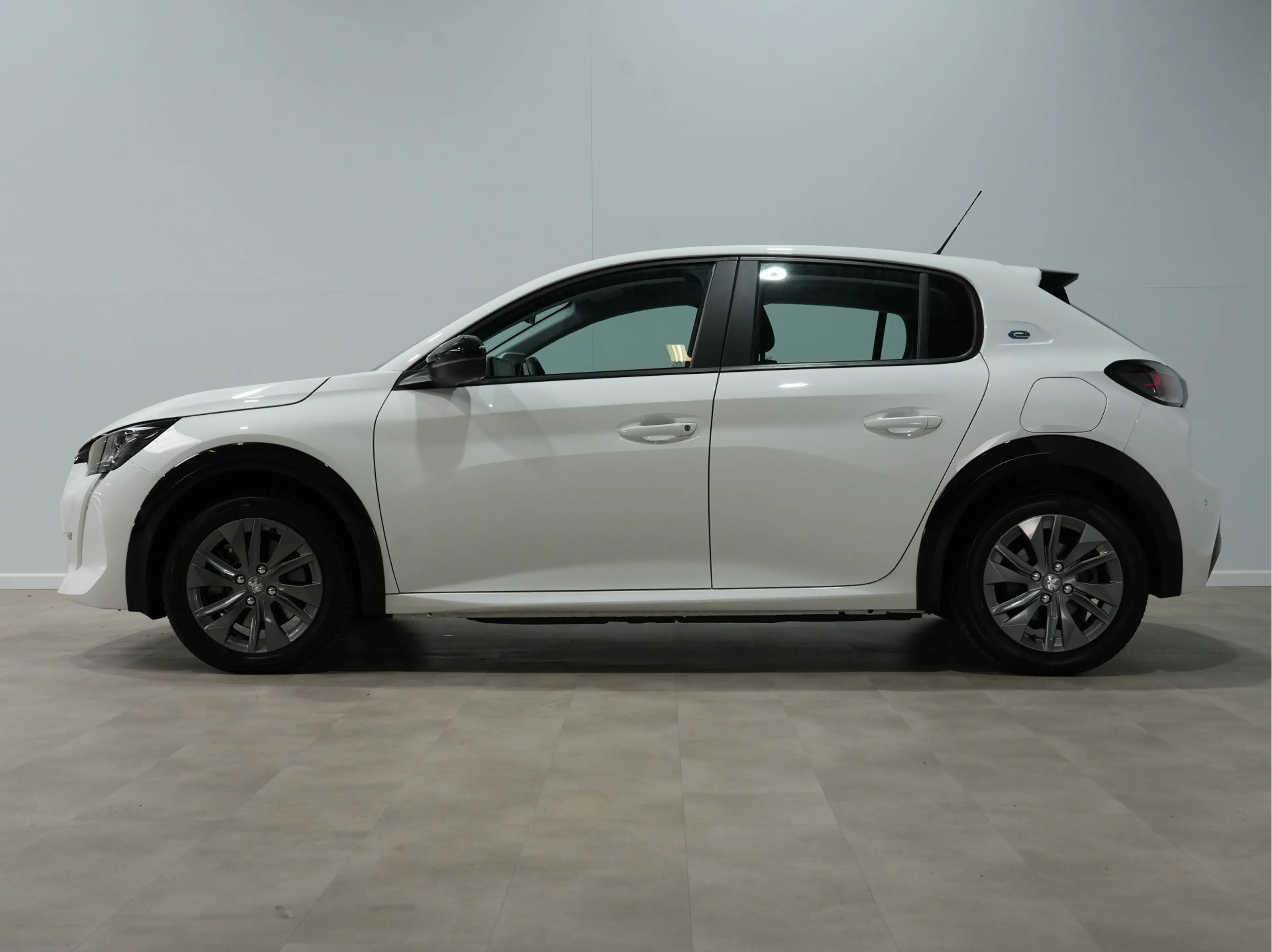 Peugeot e-208 EV Active Pack 50 kWh WM — photo 4