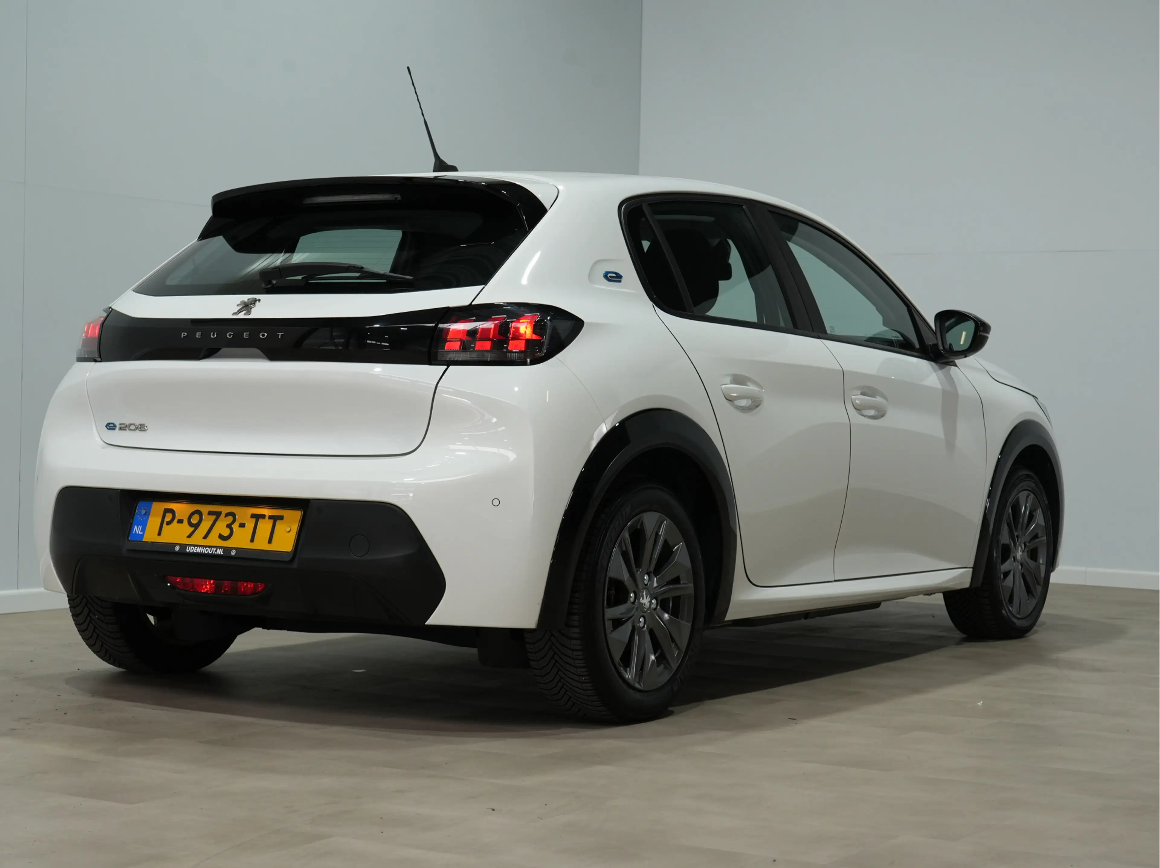 Peugeot e-208 EV Active Pack 50 kWh WM — photo 9