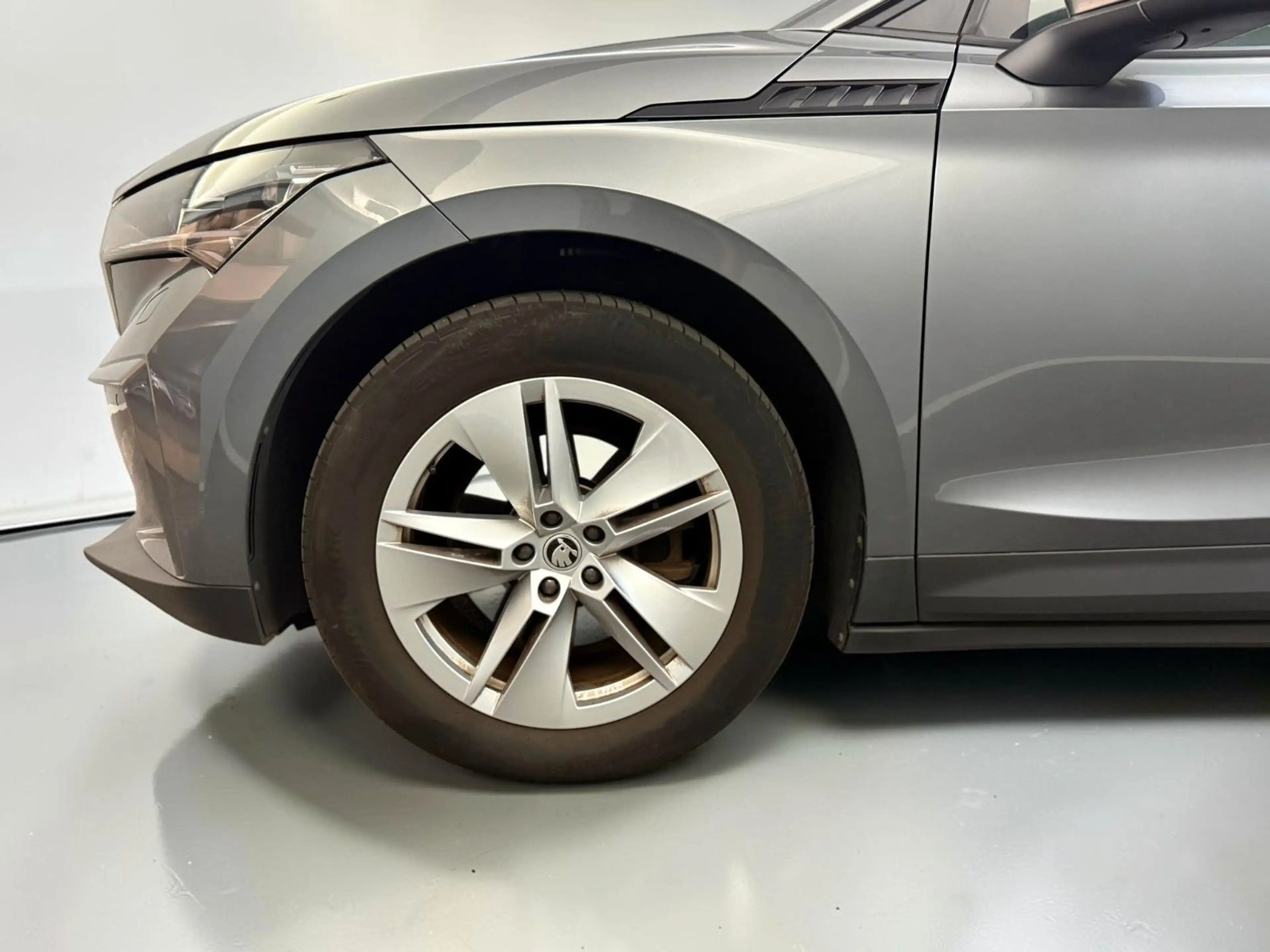 Skoda Enyaq 60 Loft*Pano*1.Hd*Scheckheft*ACC*AHK*PLUS — photo 4