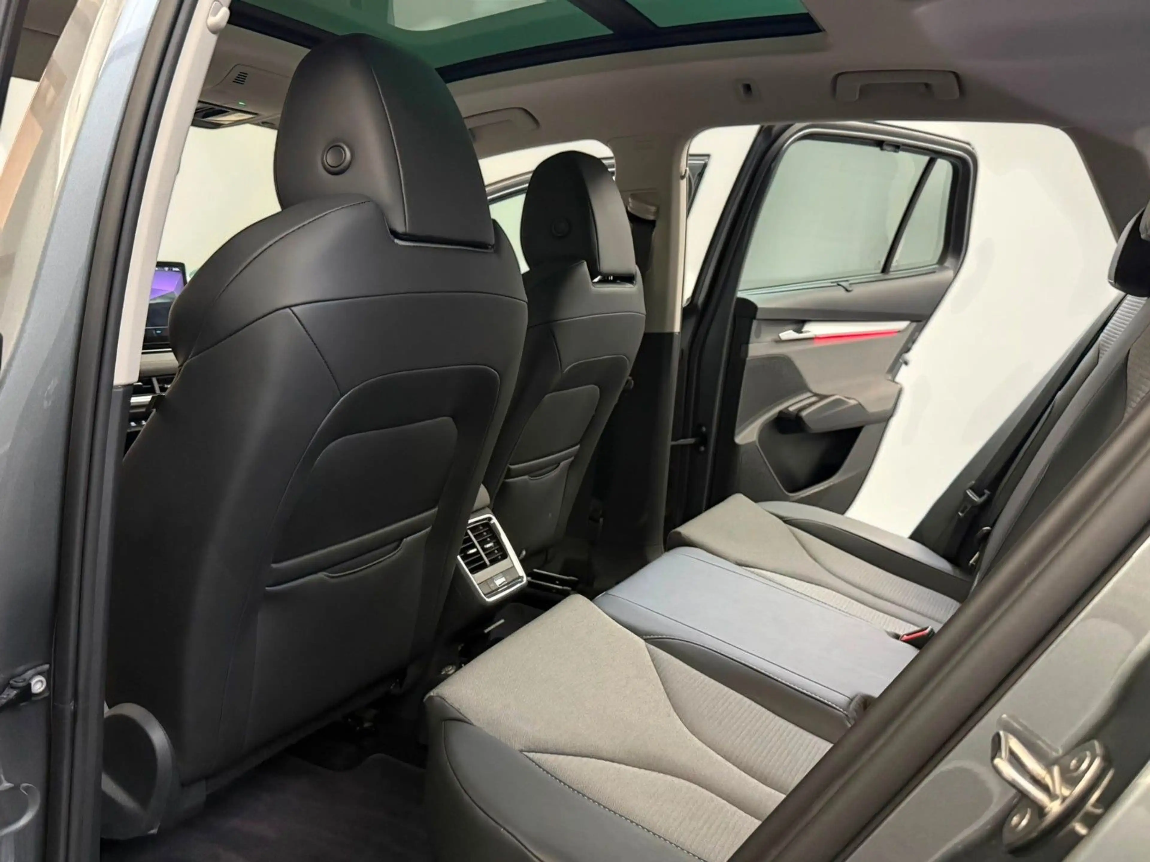 Skoda Enyaq 60 Loft*Pano*1.Hd*Scheckheft*ACC*AHK*PLUS — photo 14