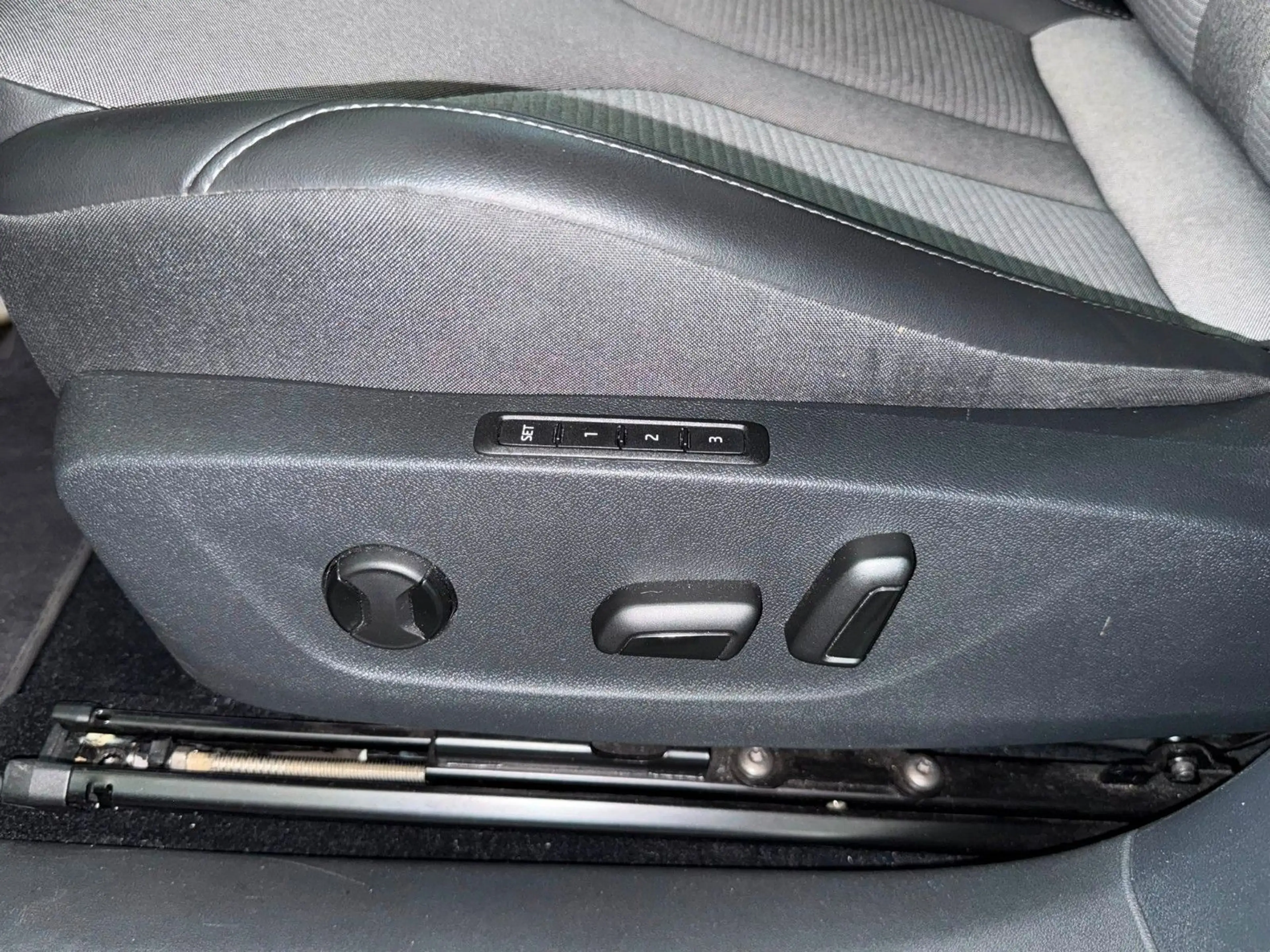 Skoda Enyaq 60 Loft*Pano*1.Hd*Scheckheft*ACC*AHK*PLUS — photo 12