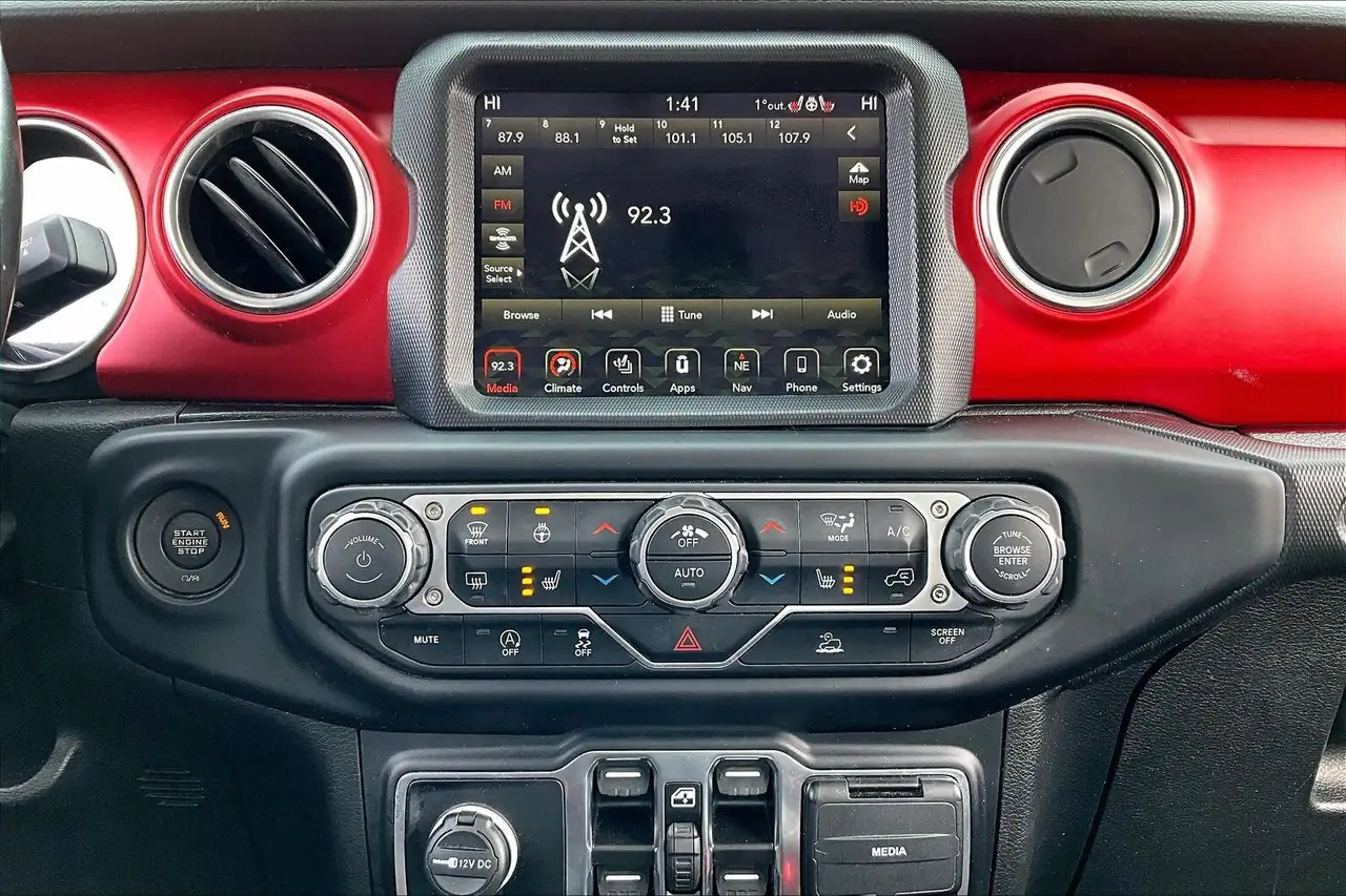 Jeep Wrangler снимка Jeep Wrangler