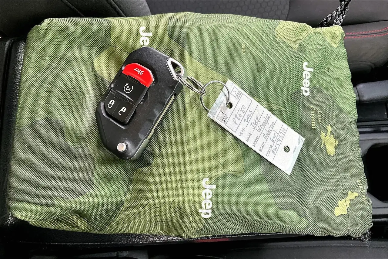 Jeep Wrangler снимка Jeep Wrangler