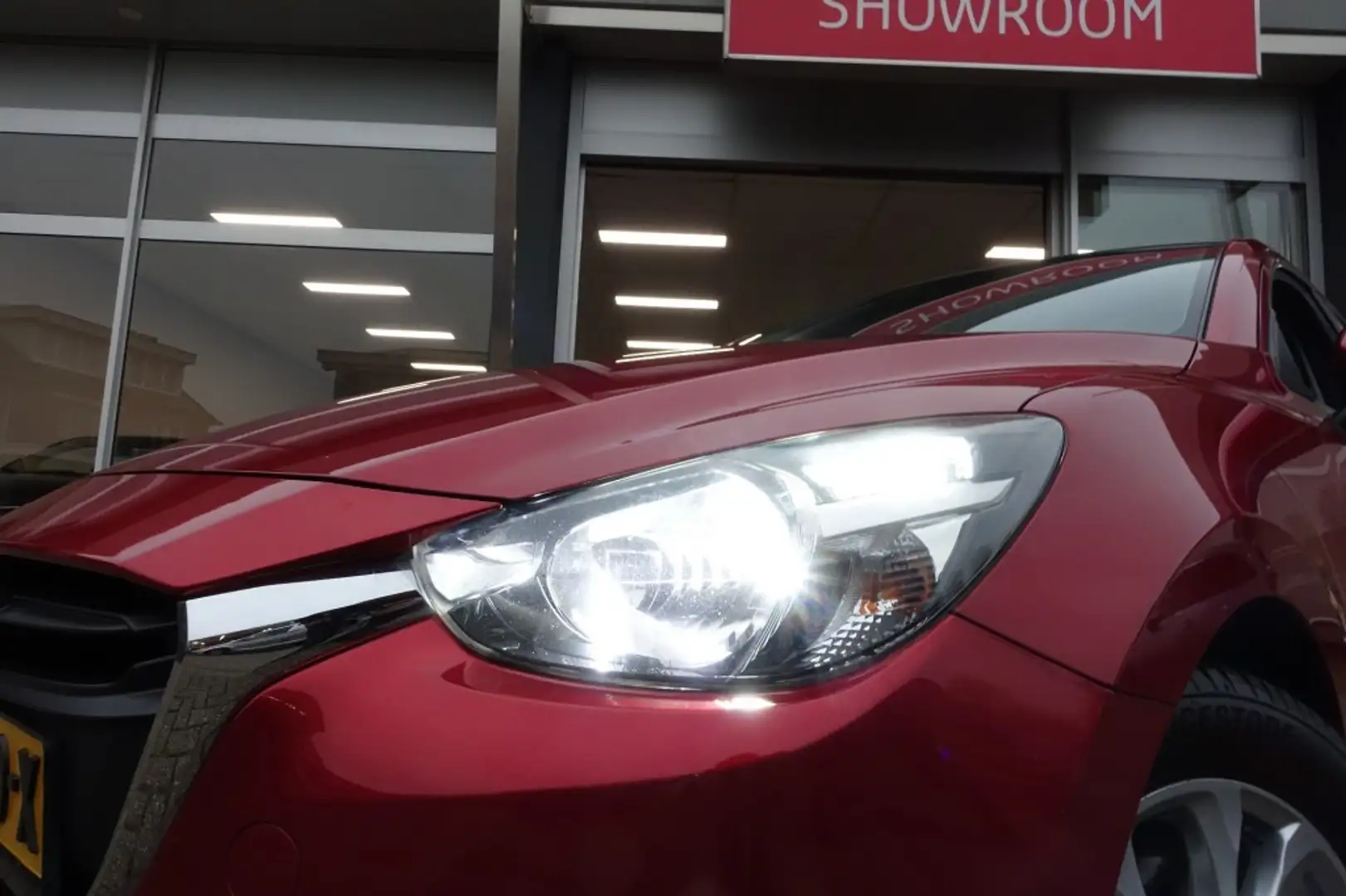 Mazda 2 1.5 SKYACTIV-G DYNAMIC (All-in prijs) Rouge - 2