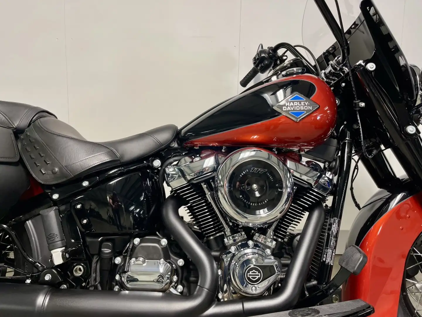 Harley-Davidson Heritage Softail FLHC CLASSIC Negru - 2