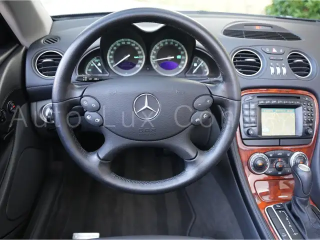 Mercedes-Benz SL view 13