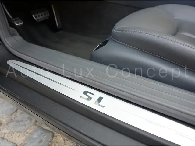 Mercedes-Benz SL view 11