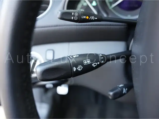 Mercedes-Benz SL view 12