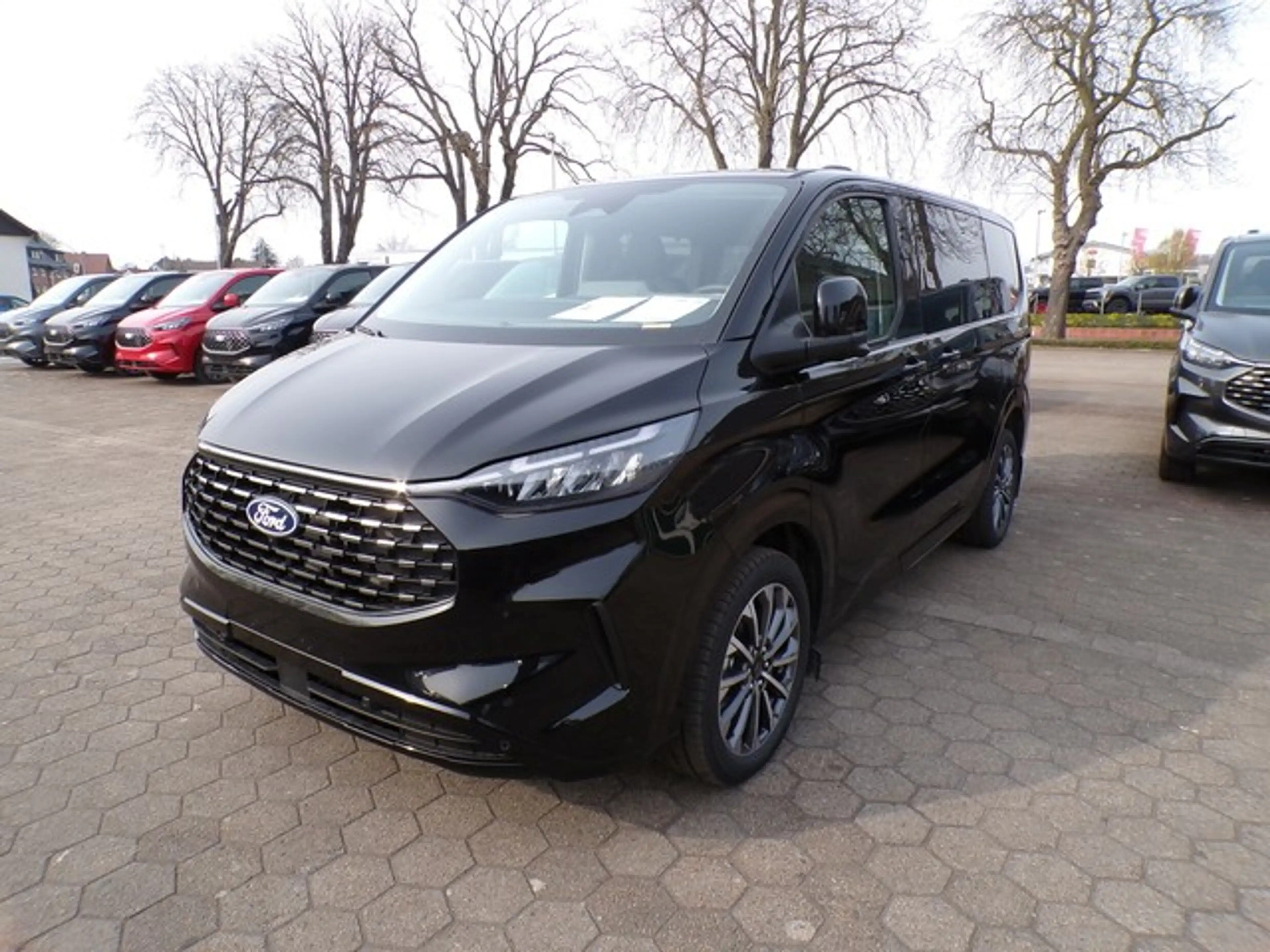 Ford Tourneo Custom Titanium X 320 L1 Automatik / FGS 5 Jahre