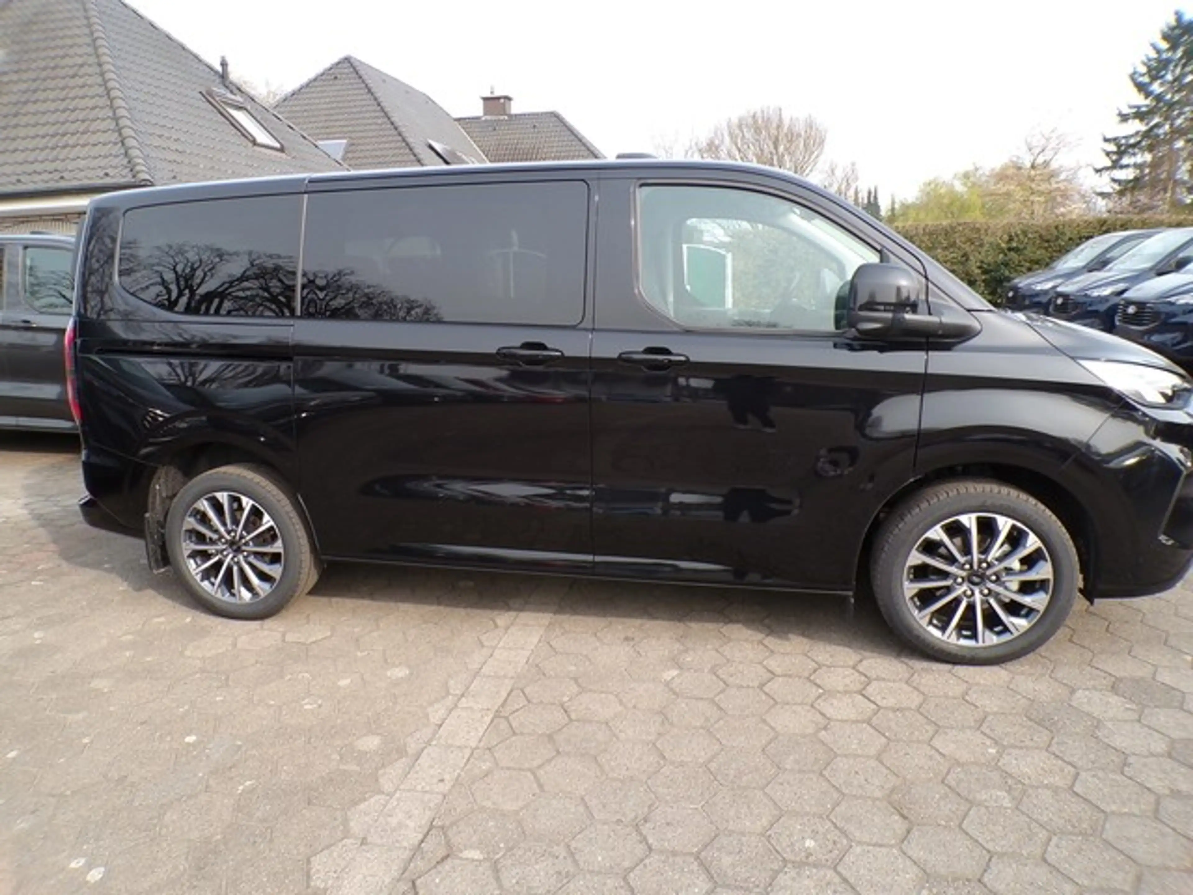 Ford Tourneo Custom Titanium X 320 L1 Automatik / FGS 5 Jahre — photo 3